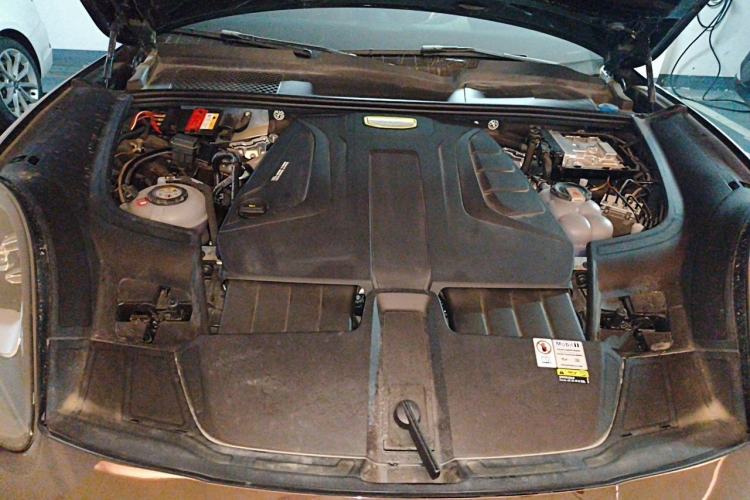Used Porsche Cayenne E-Hybrid 2023 Cayenne E-Hybrid 2.0T Platinum Edition Engine Bay