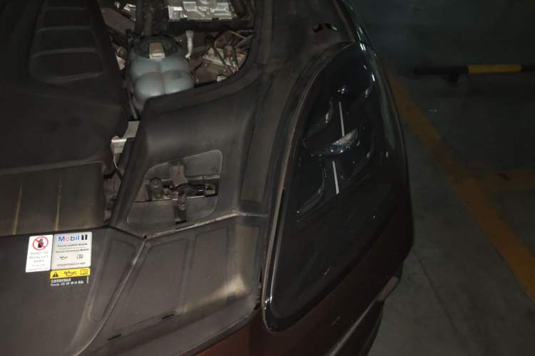 Used Porsche Cayenne E-Hybrid 2023 Cayenne E-Hybrid 2.0T Platinum Edition Engine Bay Left