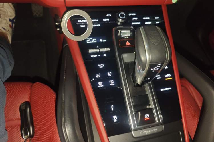 Used Porsche Cayenne E-Hybrid 2023 Cayenne E-Hybrid 2.0T Platinum Edition Gear Lever