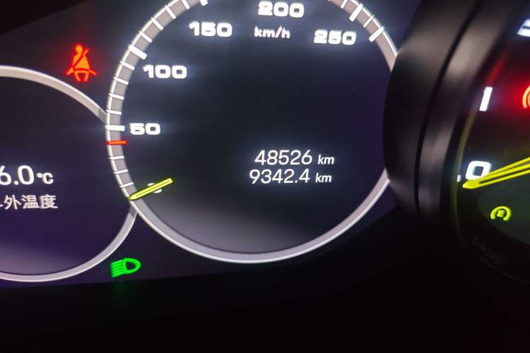 Used Porsche Cayenne E-Hybrid 2023 Cayenne E-Hybrid 2.0T Platinum Edition Odometer Close Up