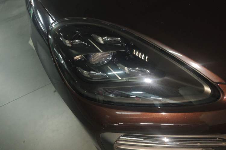 Used Porsche Cayenne E-Hybrid 2023 Cayenne E-Hybrid 2.0T Platinum Edition Right Front Headlight