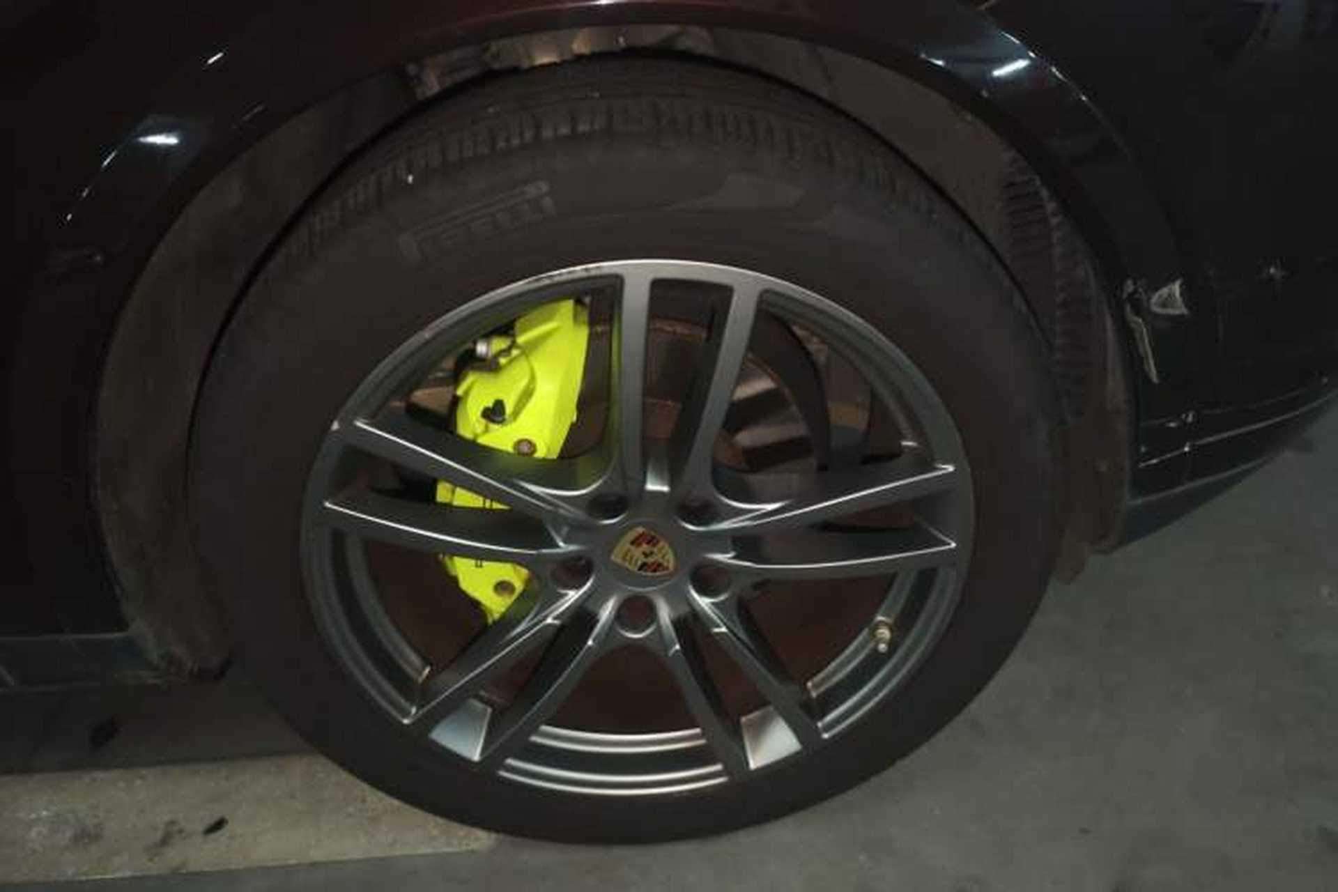 Used Porsche Cayenne E-Hybrid 2023 Cayenne E-Hybrid 2.0T Platinum Edition Right Front Wheel Hub