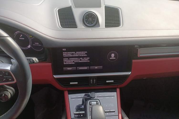 Used Porsche Cayenne E-Hybrid 2023 Cayenne E-Hybrid 2.0T Platinum Edition Audio And AC Panel