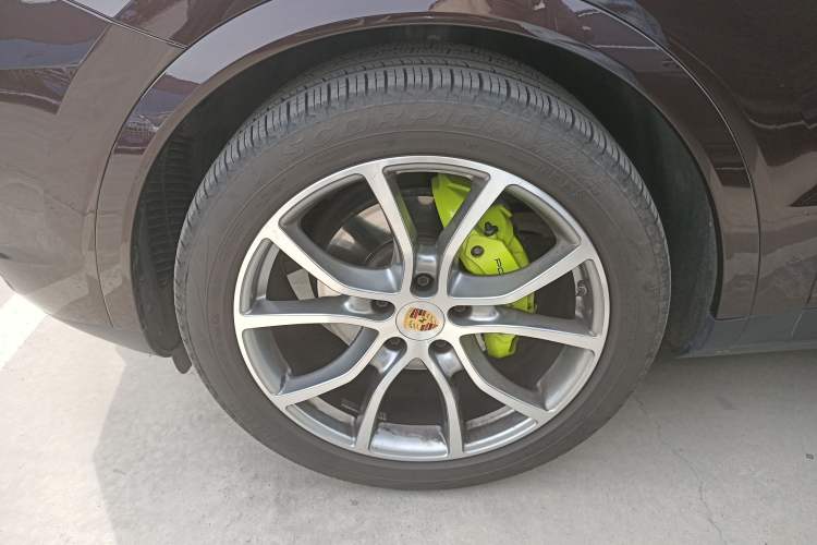 Used Porsche Cayenne E-Hybrid 2023 Cayenne E-Hybrid 2.0T Platinum Edition Left Front Wheel Hub