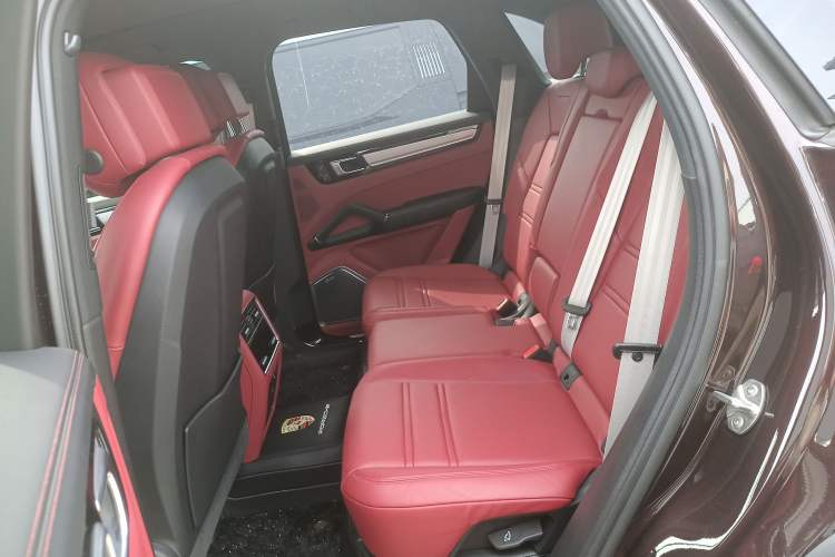 Used Porsche Cayenne E-Hybrid 2023 Cayenne E-Hybrid 2.0T Platinum Edition Left Rear Seat