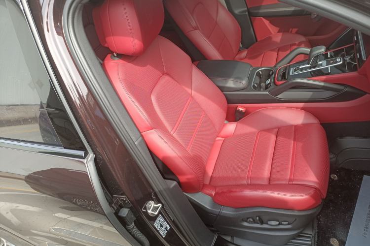 Used Porsche Cayenne E-Hybrid 2023 Cayenne E-Hybrid 2.0T Platinum Edition Right Front Seat
