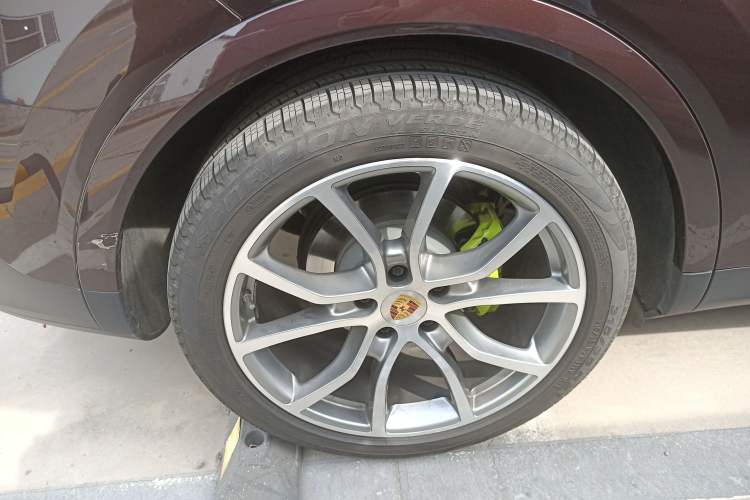 Used Porsche Cayenne E-Hybrid 2023 Cayenne E-Hybrid 2.0T Platinum Edition Right Rear Wheel Hub