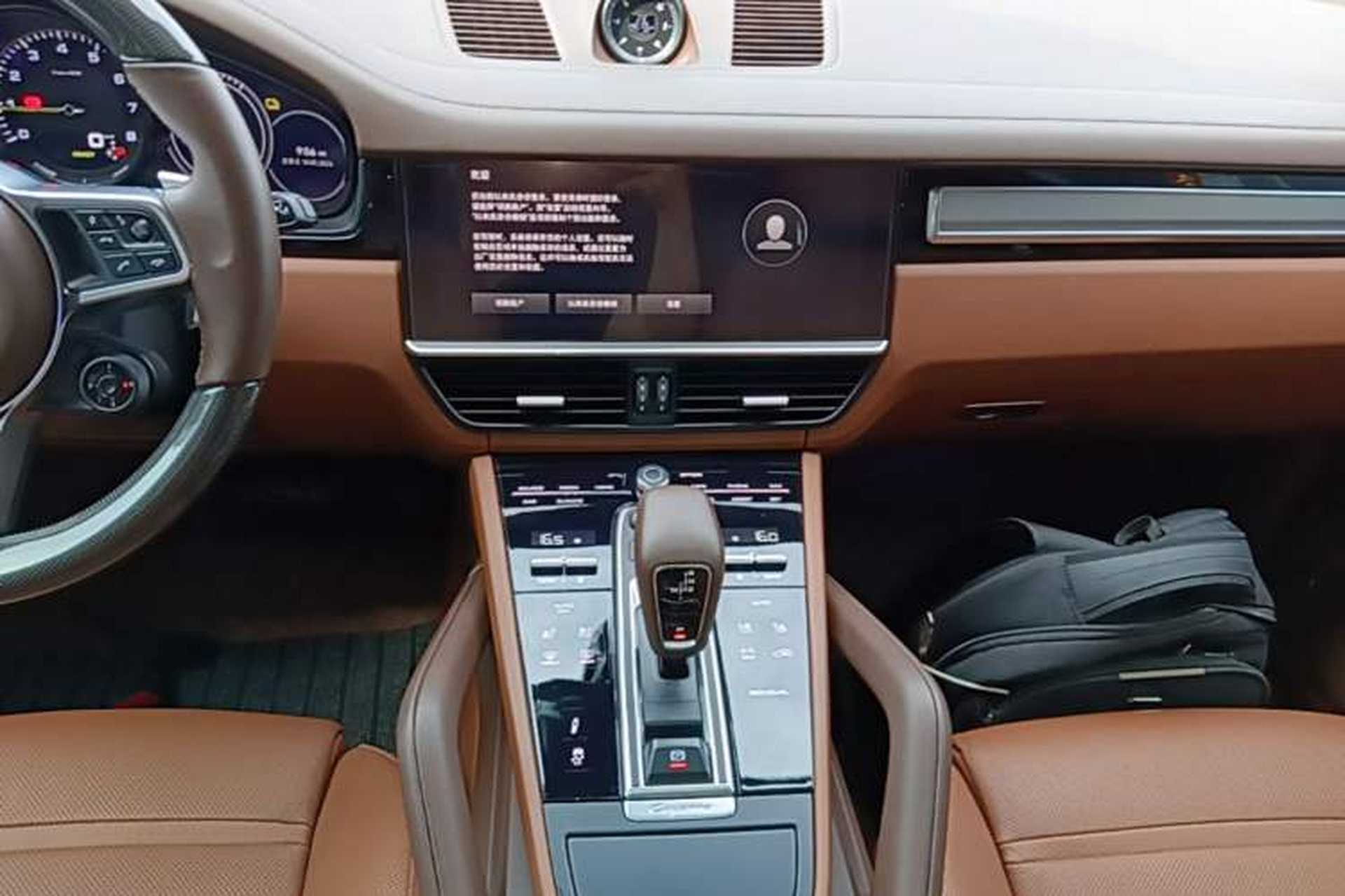 Used Porsche Cayenne E-Hybrid 2023 Cayenne E-Hybrid 2.0T Platinum Edition Audio And AC Panel