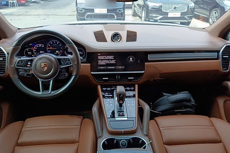 Used Porsche Cayenne E-Hybrid 2023 Cayenne E-Hybrid 2.0T Platinum Edition Center Console