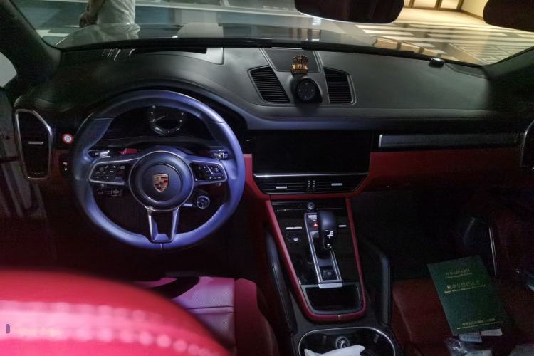 Used Porsche Cayenne E-Hybrid 2023 Cayenne E-Hybrid 2.0T Platinum Edition Center Console