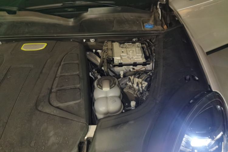 Used Porsche Cayenne E-Hybrid 2023 Cayenne E-Hybrid 2.0T Platinum Edition Engine Bay Left