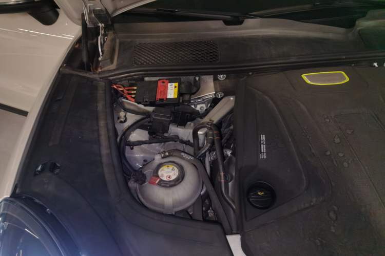 Used Porsche Cayenne E-Hybrid 2023 Cayenne E-Hybrid 2.0T Platinum Edition Engine Bay Right