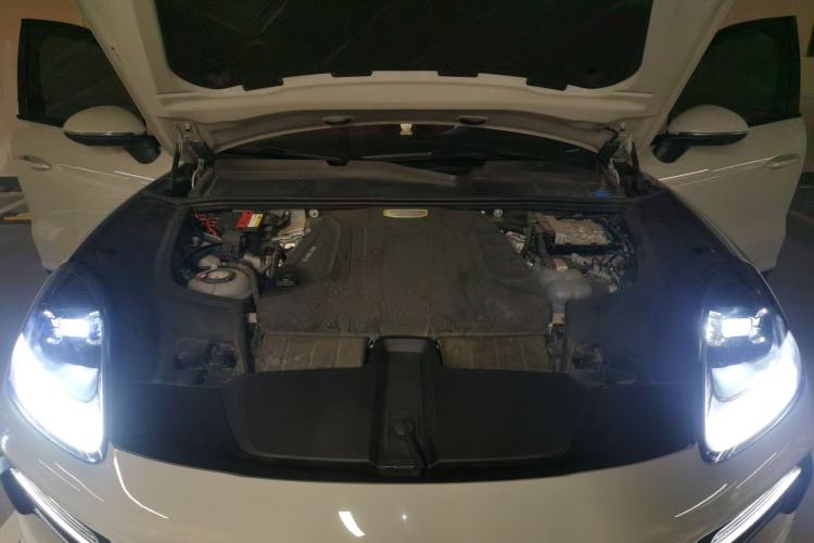 Used Porsche Cayenne E-Hybrid 2023 Cayenne E-Hybrid 2.0T Platinum Edition Engine Bay