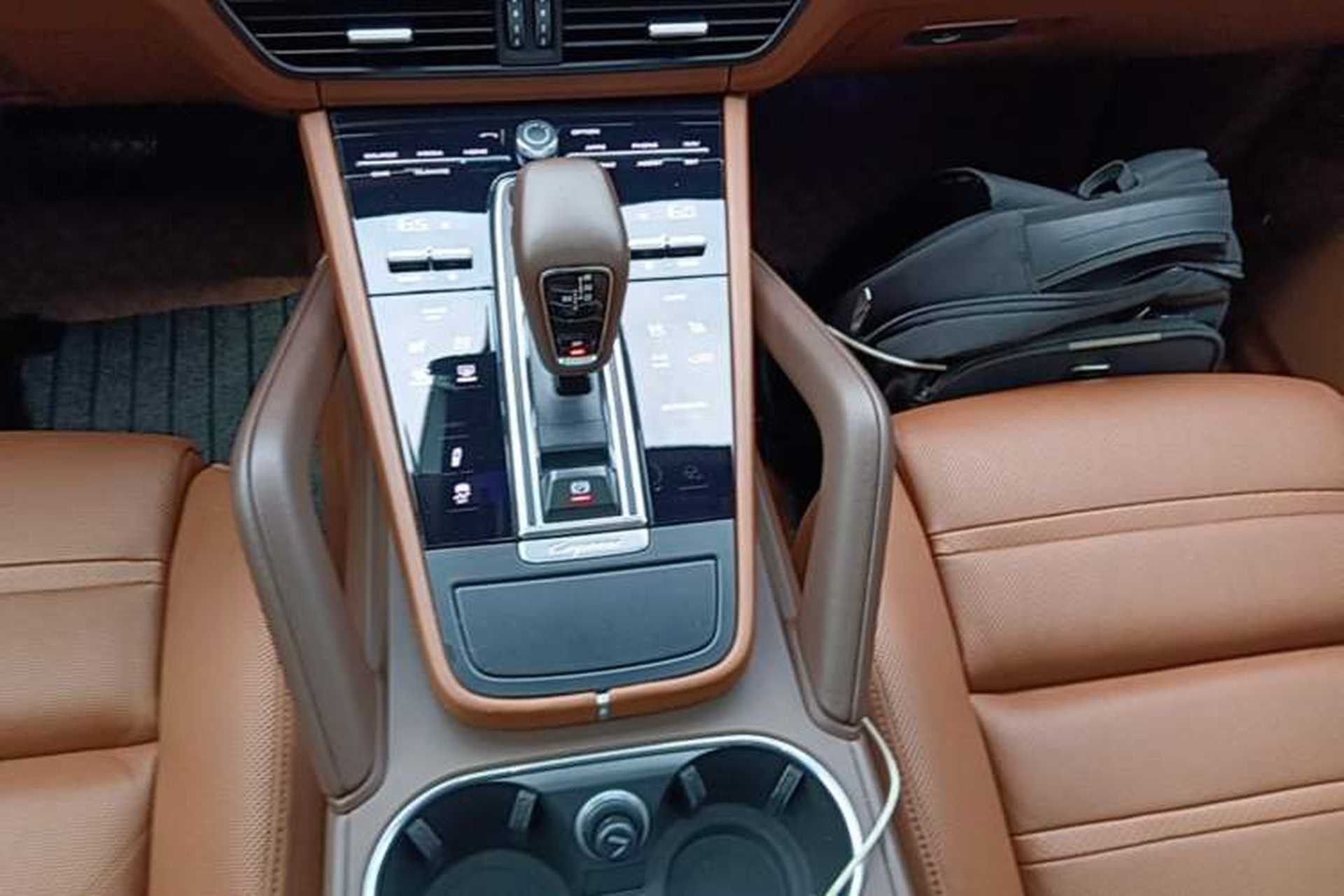 Used Porsche Cayenne E-Hybrid 2023 Cayenne E-Hybrid 2.0T Platinum Edition Gear Lever