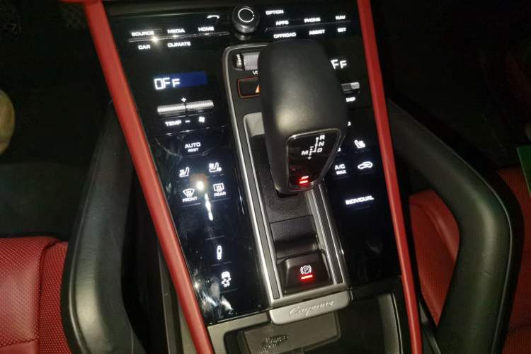 Used Porsche Cayenne E-Hybrid 2023 Cayenne E-Hybrid 2.0T Platinum Edition Gear Lever