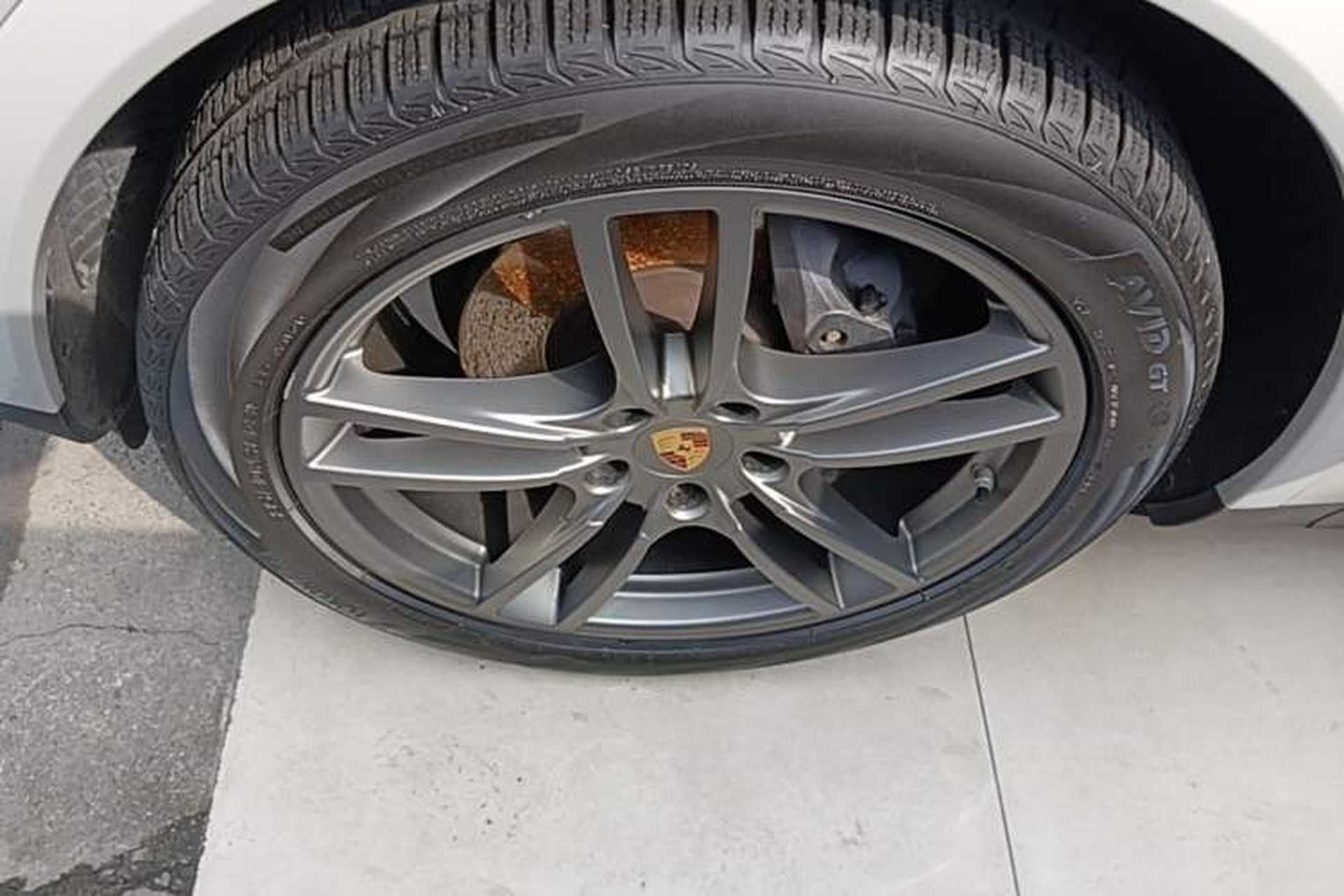 Used Porsche Cayenne E-Hybrid 2023 Cayenne E-Hybrid 2.0T Platinum Edition Left Front Wheel Hub