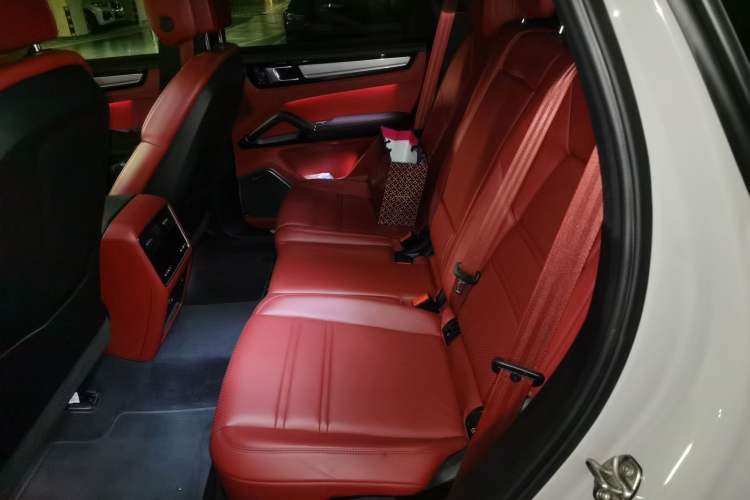 Used Porsche Cayenne E-Hybrid 2023 Cayenne E-Hybrid 2.0T Platinum Edition Left Rear Seat