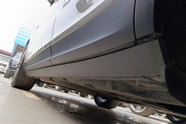 Used Porsche Cayenne E-Hybrid 2023 Cayenne E-Hybrid 2.0T Platinum Edition Left Side Sill