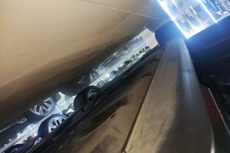 Used Porsche Cayenne E-Hybrid 2023 Cayenne E-Hybrid 2.0T Left Side Sill