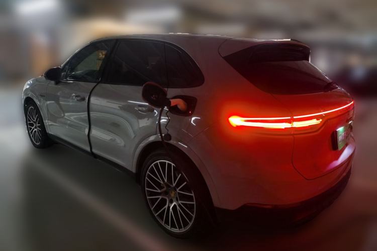 Used Porsche Cayenne E-Hybrid 2023 Cayenne E-Hybrid 2.0T Platinum Edition Rear Left 45 Deg