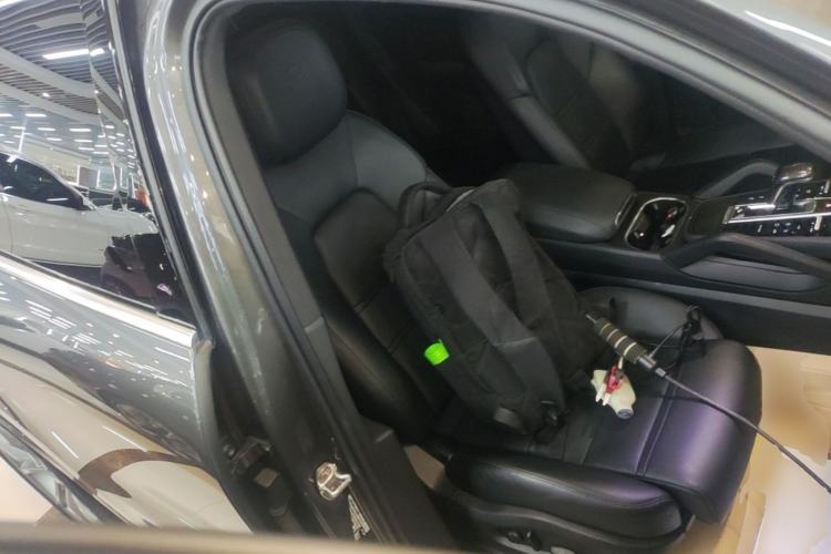 Used Porsche Cayenne E-Hybrid 2023 Cayenne E-Hybrid 2.0T Right Front Seat