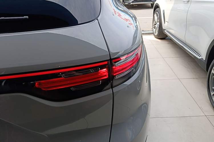 Used Porsche Cayenne E-Hybrid 2023 Cayenne E-Hybrid 2.0T Platinum Edition Right Rear Taillight