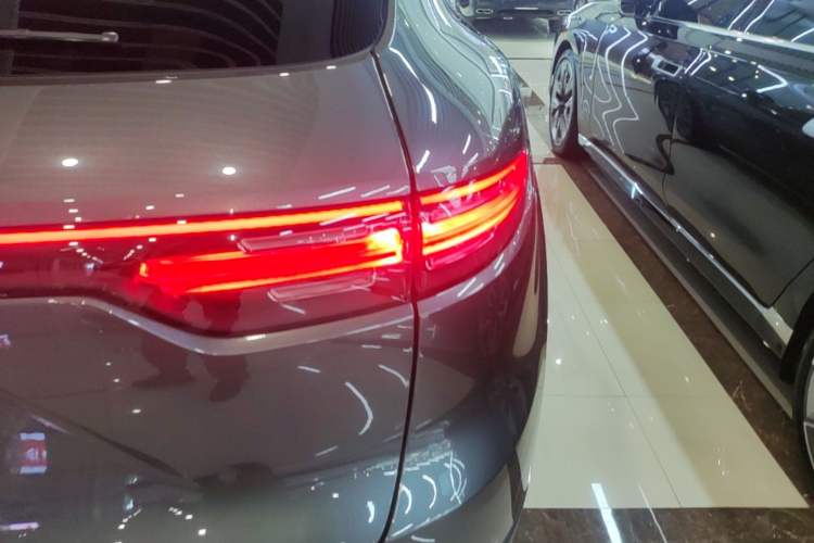 Used Porsche Cayenne E-Hybrid 2023 Cayenne E-Hybrid 2.0T Right Rear Taillight