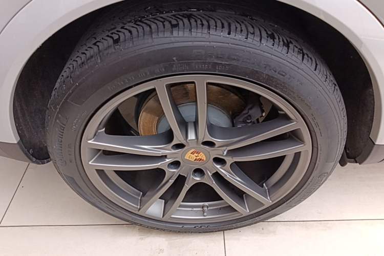 Used Porsche Cayenne E-Hybrid 2023 Cayenne E-Hybrid 2.0T Platinum Edition Right Rear Wheel Hub