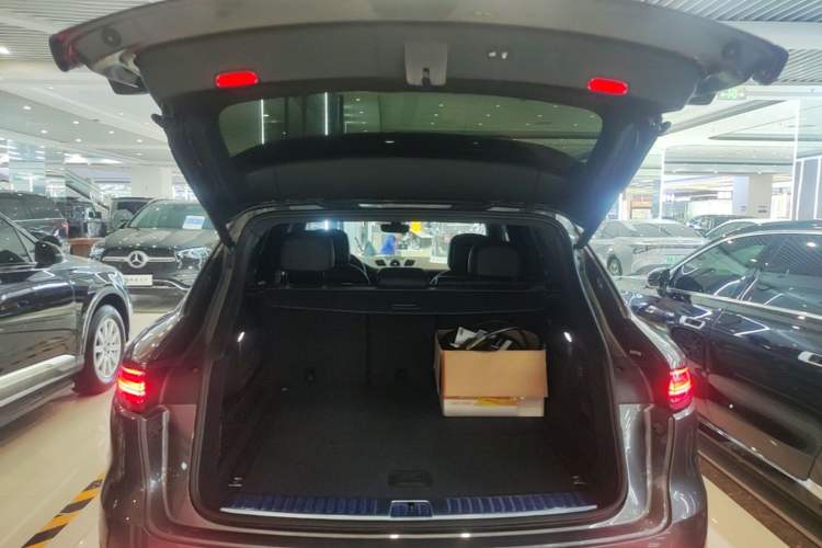 Used Porsche Cayenne E-Hybrid 2023 Cayenne E-Hybrid 2.0T Trunk