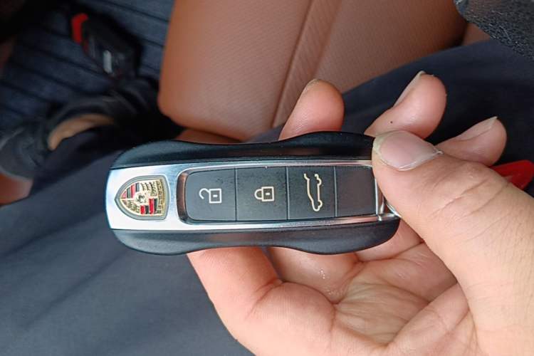Used Porsche Cayenne E-Hybrid 2023 Cayenne E-Hybrid 2.0T Platinum Edition Vehicle Key