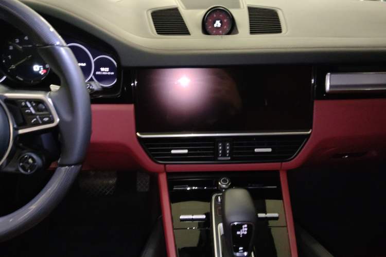 Used Porsche Cayenne E-Hybrid 2023 Cayenne E-Hybrid 2.0T Platinum Edition Audio And AC Panel