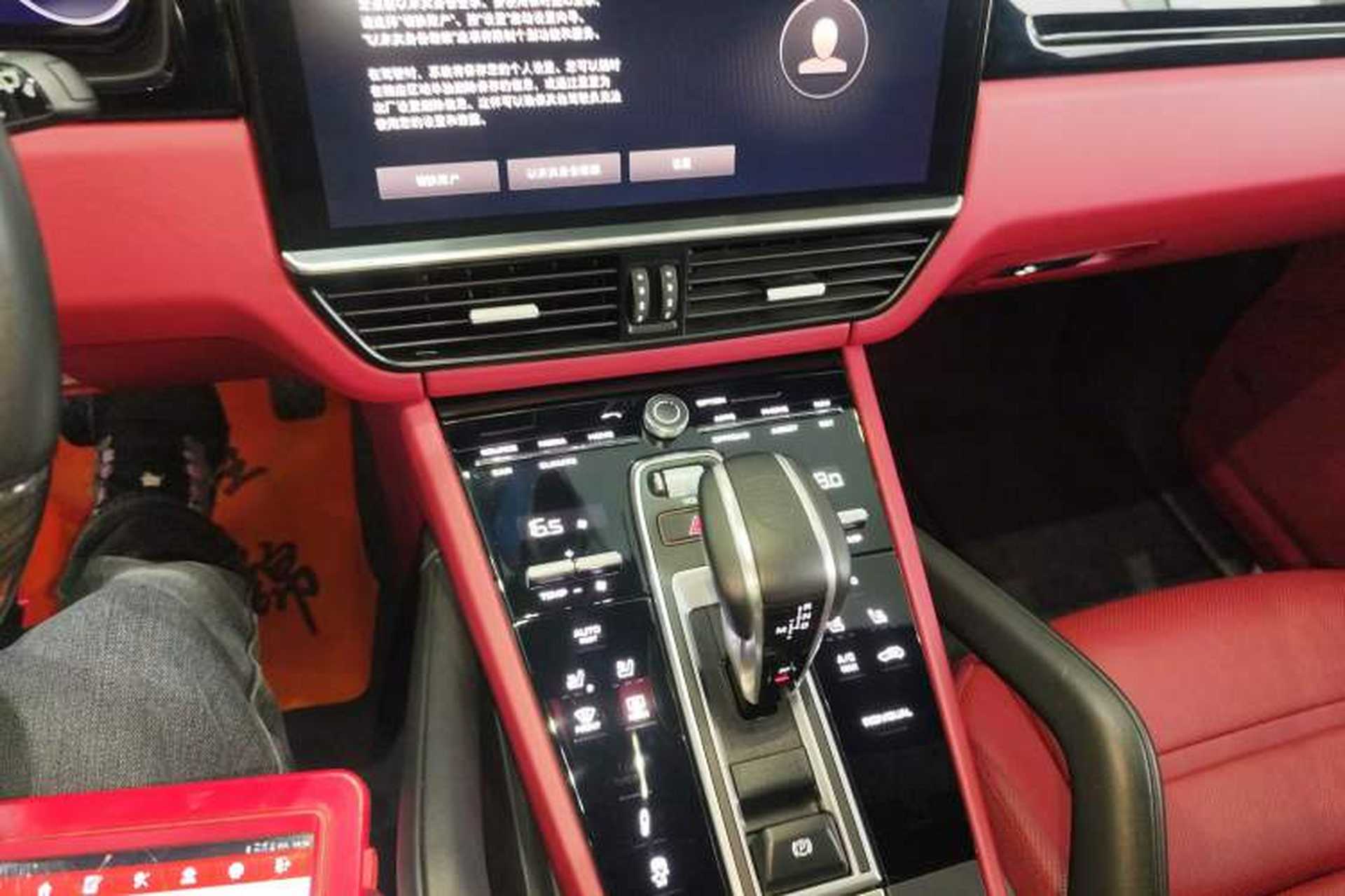 Used Porsche Cayenne E-Hybrid 2023 Cayenne E-Hybrid 2.0T Platinum Edition Audio And AC Panel