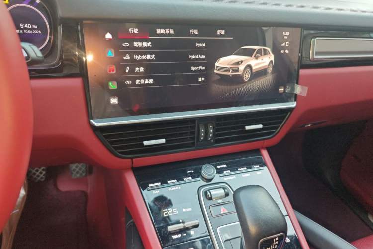 Used Porsche Cayenne E-Hybrid 2023 Cayenne E-Hybrid 2.0T Platinum Edition Audio And AC Panel