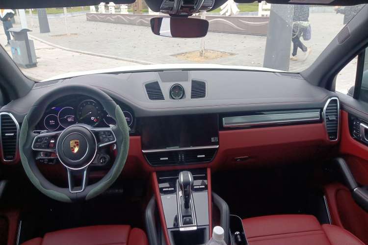 Used Porsche Cayenne E-Hybrid 2023 Cayenne E-Hybrid 2.0T Platinum Edition Center Console