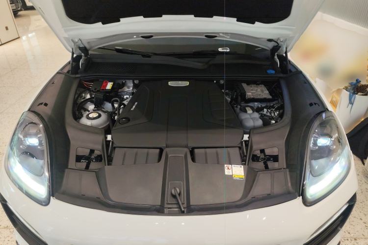 Used Porsche Cayenne E-Hybrid 2023 Cayenne E-Hybrid 2.0T Platinum Edition Engine Bay