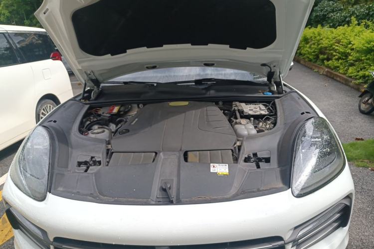 Used Porsche Cayenne E-Hybrid 2023 Cayenne E-Hybrid 2.0T Platinum Edition Engine Bay