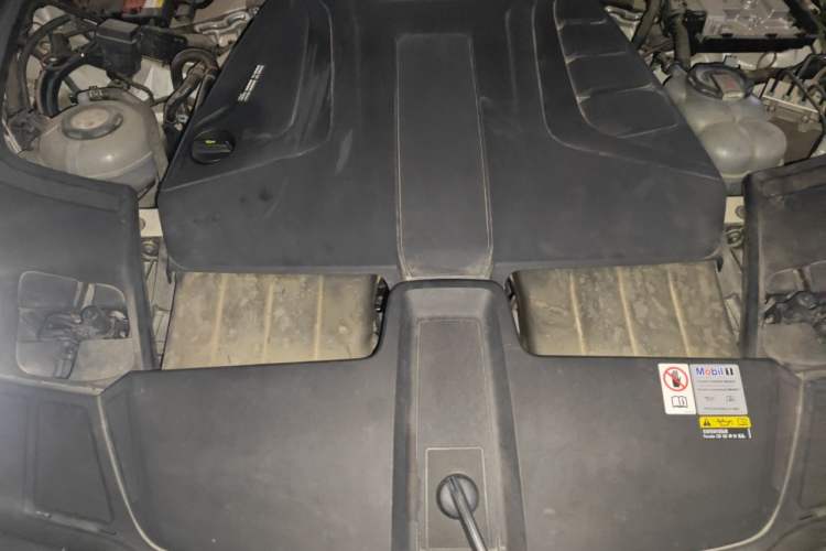 Used Porsche Cayenne E-Hybrid 2023 Cayenne E-Hybrid 2.0T Platinum Edition Engine Bay