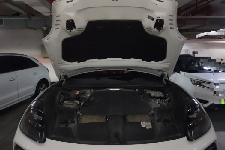 Used Porsche Cayenne E-Hybrid 2023 Cayenne E-Hybrid 2.0T Platinum Edition Engine Bay