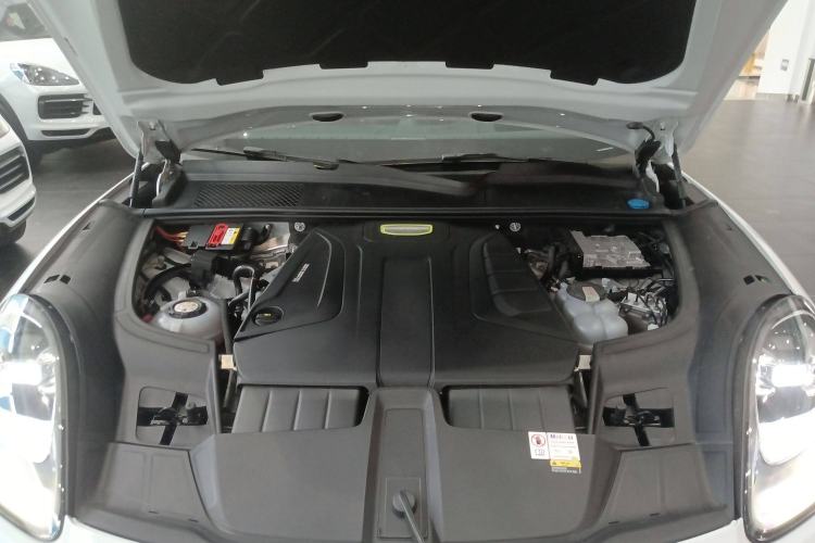 Used Porsche Cayenne E-Hybrid 2023 Cayenne E-Hybrid 2.0T Platinum Edition Engine Bay