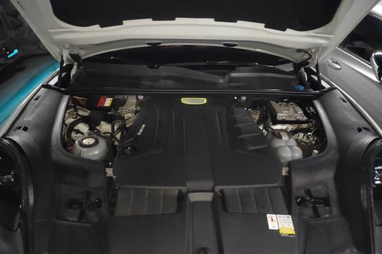 Used Porsche Cayenne E-Hybrid 2023 Cayenne E-Hybrid 2.0T Platinum Edition Engine Bay