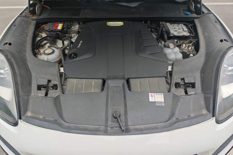 Used Porsche Cayenne E-Hybrid 2023 Cayenne E-Hybrid 2.0T Platinum Edition Engine Bay