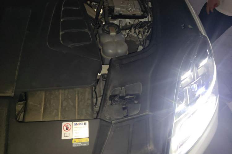 Used Porsche Cayenne E-Hybrid 2023 Cayenne E-Hybrid 2.0T Platinum Edition Engine Bay Left