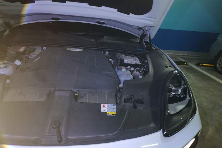 Used Porsche Cayenne E-Hybrid 2023 Cayenne E-Hybrid 2.0T Platinum Edition Engine Bay Left