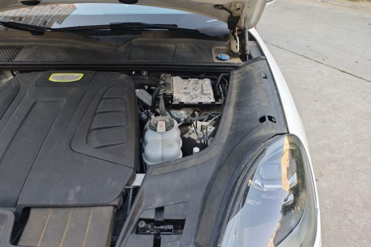 Used Porsche Cayenne E-Hybrid 2023 Cayenne E-Hybrid 2.0T Platinum Edition Engine Bay Left