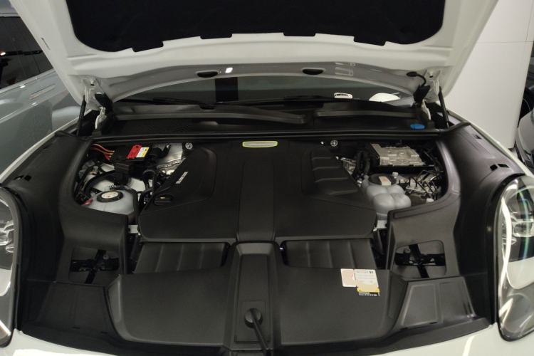 Used Porsche Cayenne E-Hybrid 2023 Cayenne E-Hybrid 2.0T Platinum Edition Engine Bay