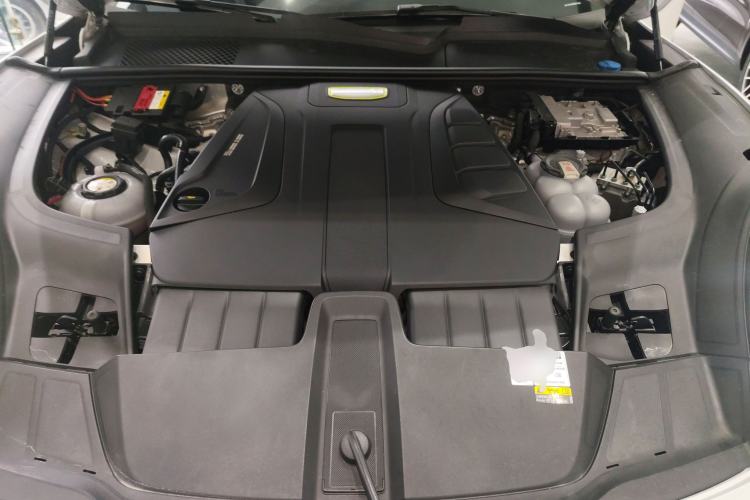 Used Porsche Cayenne E-Hybrid 2023 Cayenne E-Hybrid 2.0T Platinum Edition Engine Bay