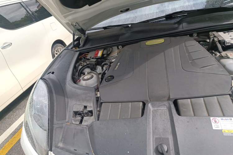 Used Porsche Cayenne E-Hybrid 2023 Cayenne E-Hybrid 2.0T Platinum Edition Engine Bay Right