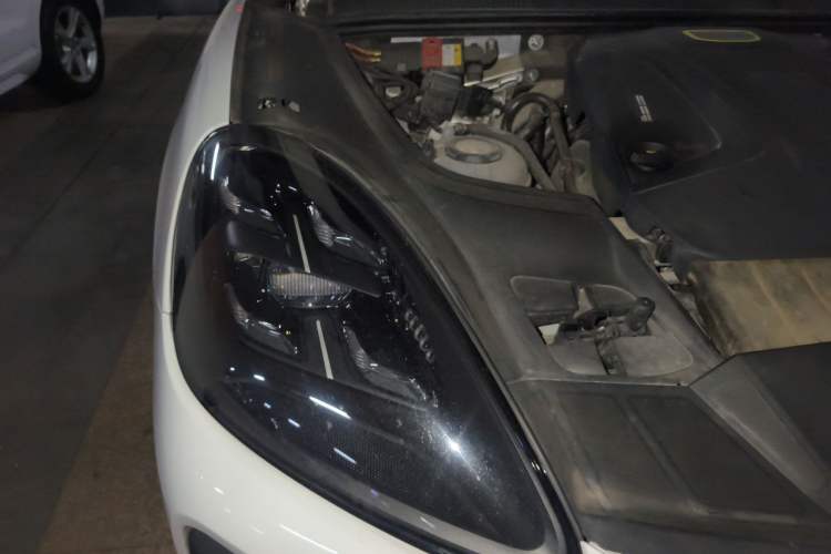 Used Porsche Cayenne E-Hybrid 2023 Cayenne E-Hybrid 2.0T Platinum Edition Engine Bay Right