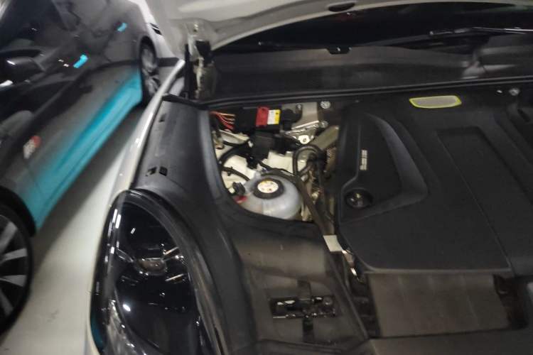 Used Porsche Cayenne E-Hybrid 2023 Cayenne E-Hybrid 2.0T Platinum Edition Engine Bay Right