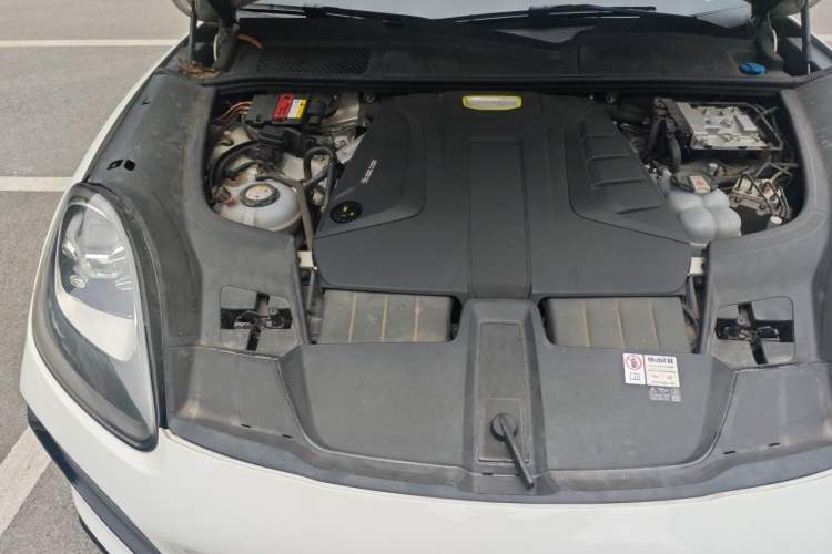 Used Porsche Cayenne E-Hybrid 2023 Cayenne E-Hybrid 2.0T Platinum Edition Engine Bay Right